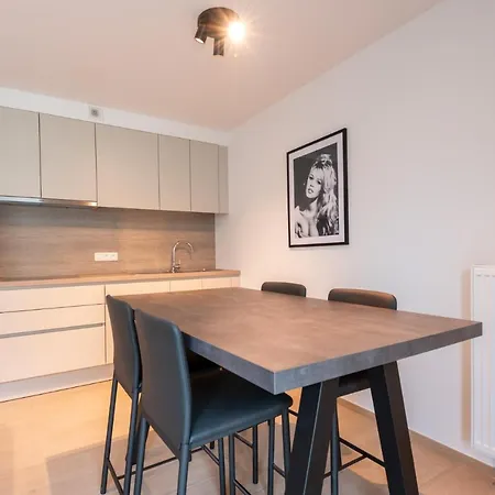 Alfons 302, Apartment
